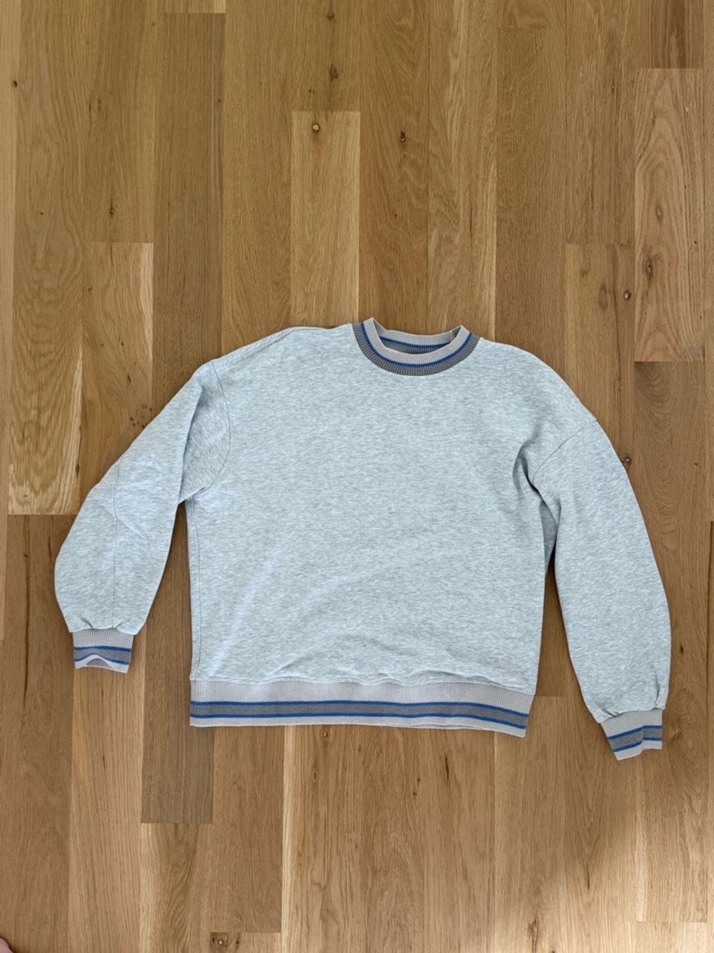 lululemon athletica Light Gray Crewneck Sweatshirt with Blue Trim